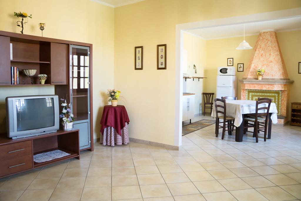 Casa Vacanza Da Luisa San Giovanni Suergiu Exterior photo
